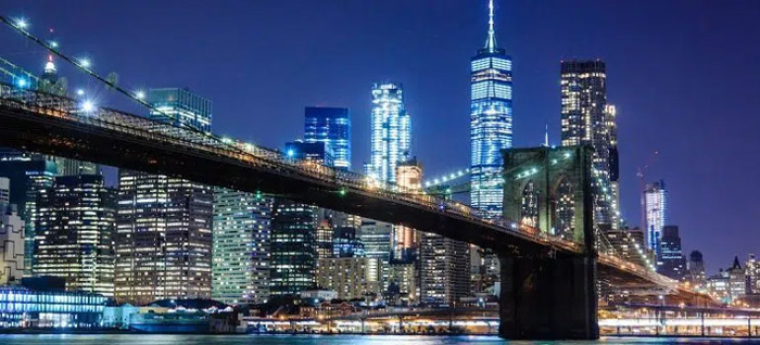 brooklyn bridge at night