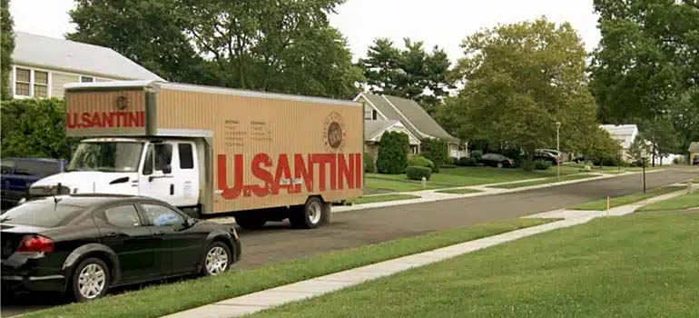 Usantini moving trucks